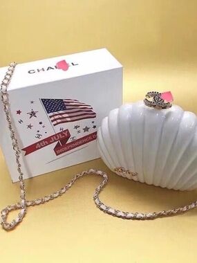 Rare VIP Precision Minaudière White Clam Shell Convertible Crossbody Clutch Bag
